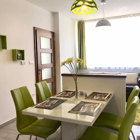 Rubin Eszter Apartman ชาร์วาร์ ภายนอก รูปภาพ